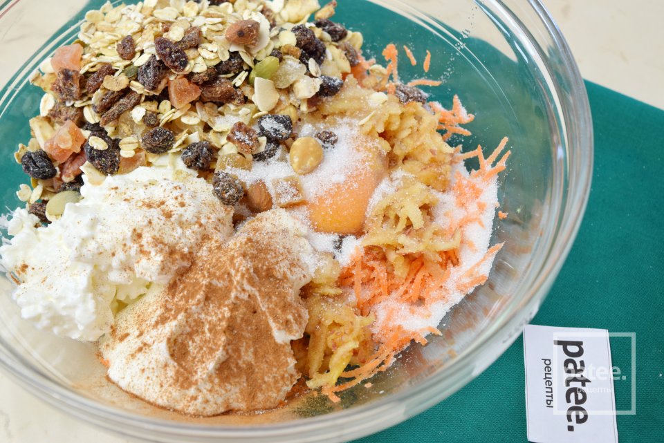 Творожная запеканка с морковью и яблоком - Шаг 7