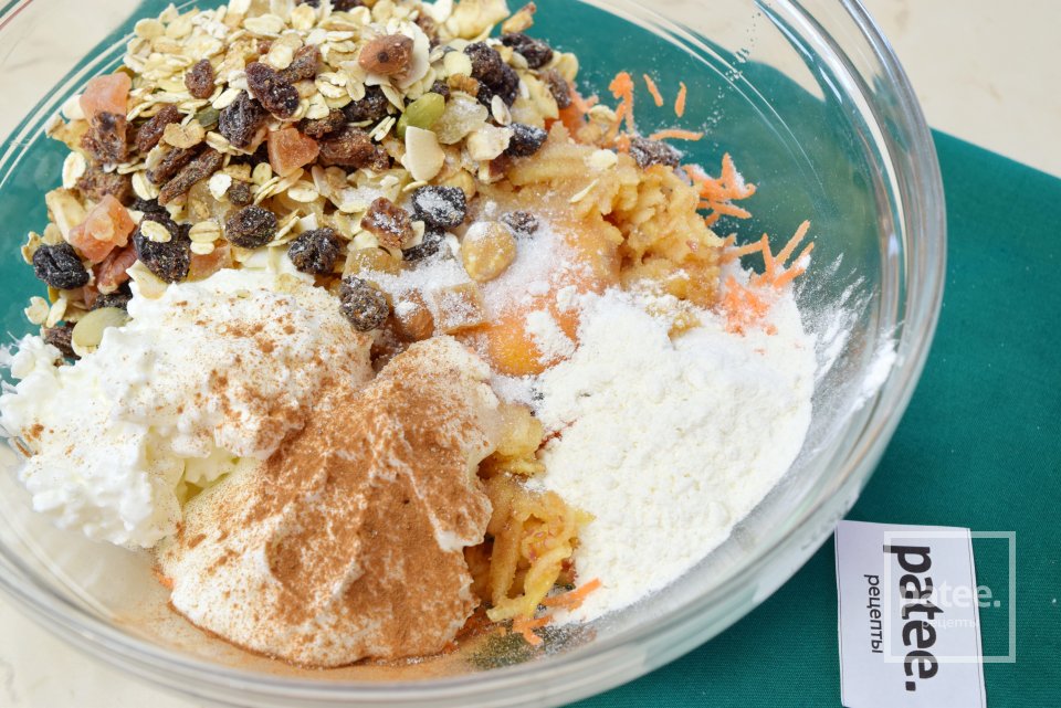 Творожная запеканка с морковью и яблоком - Шаг 8