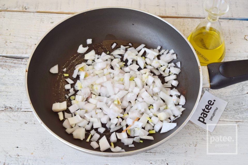 Печеночный паштет с черносливом и сливочным сыром - Шаг 2