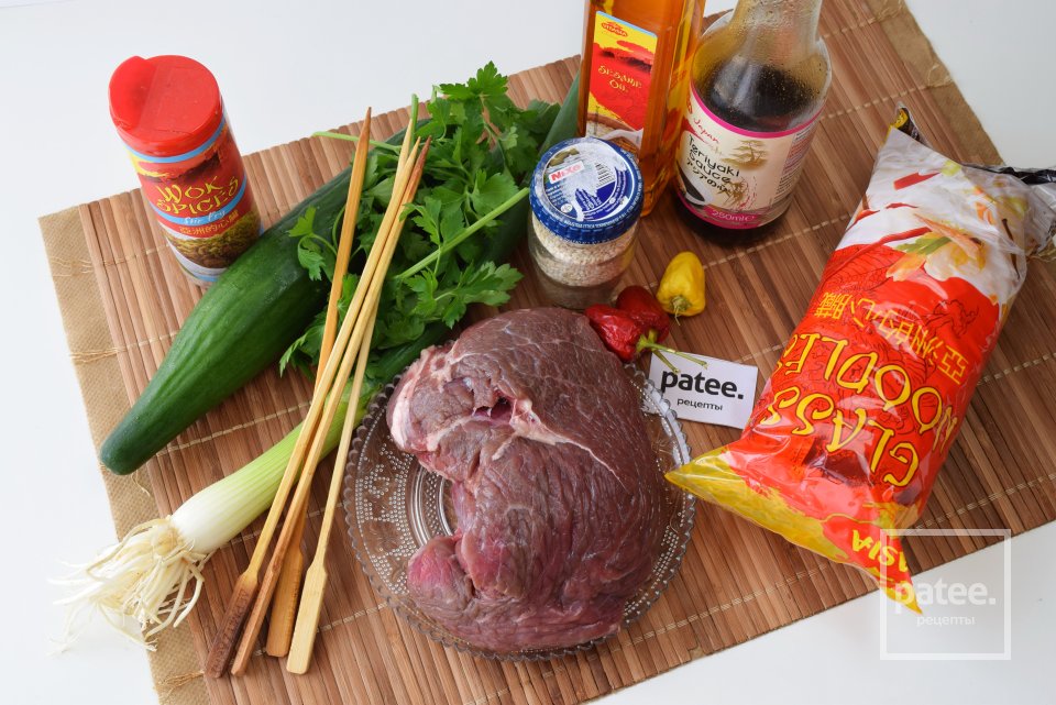 Китайский шашлык из говядины с салатом из лапши - Шаг 1