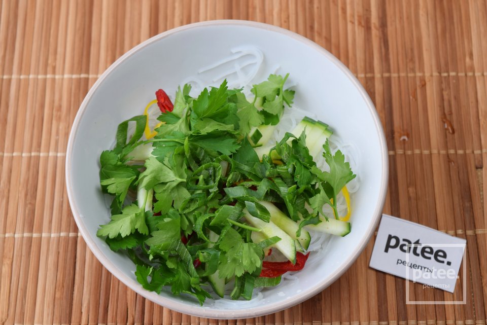 Китайский шашлык из говядины с салатом из лапши - Шаг 13