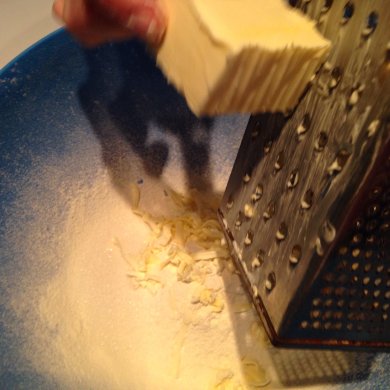 Рождественский заливной пирог с чёрной смородиной - Шаг 1