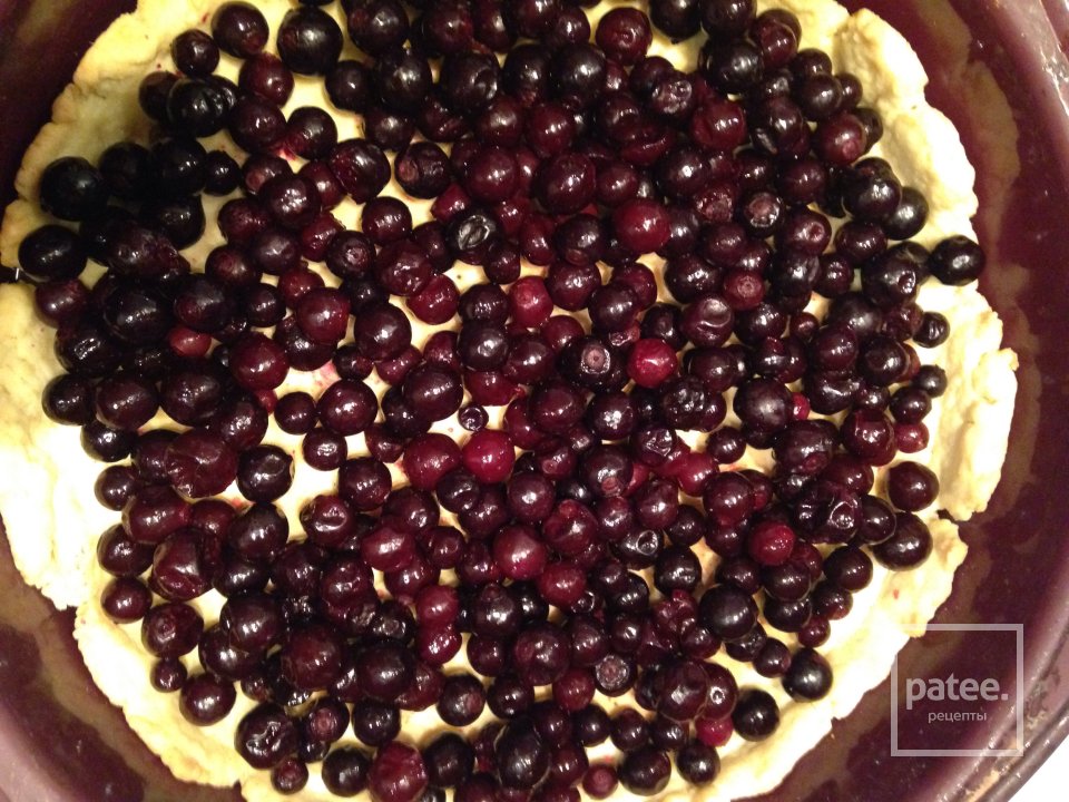 Рождественский заливной пирог с чёрной смородиной - Шаг 6