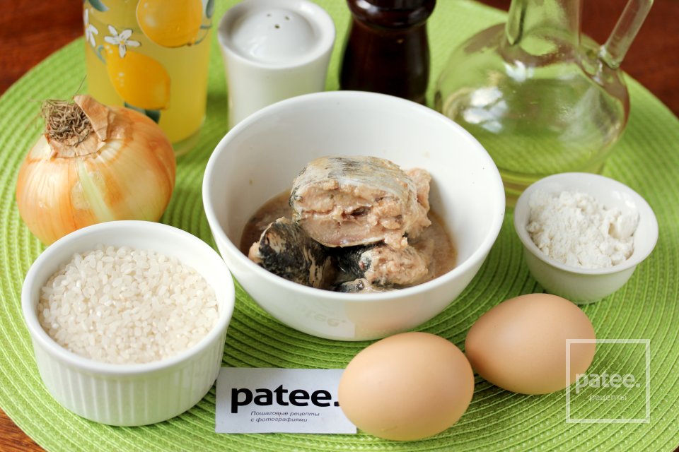 Котлеты из рыбных консервов с рисом - Шаг 1