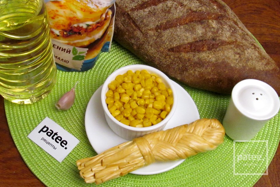 Салат с сухариками и сыром косичка - Шаг 1