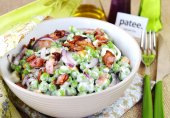 Салат из зеленого горошка с беконом и сыром