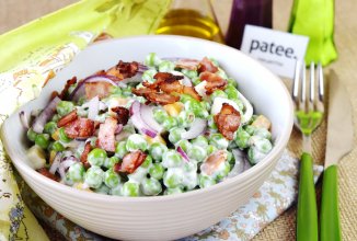 Салат из зеленого горошка с беконом и сыром