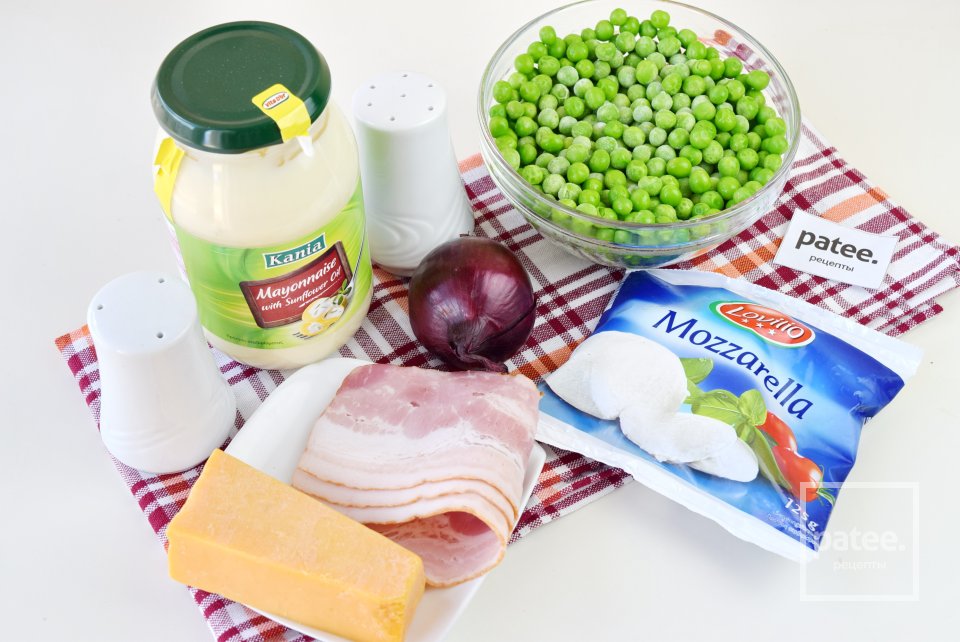 Салат из зеленого горошка с беконом и сыром - Шаг 1