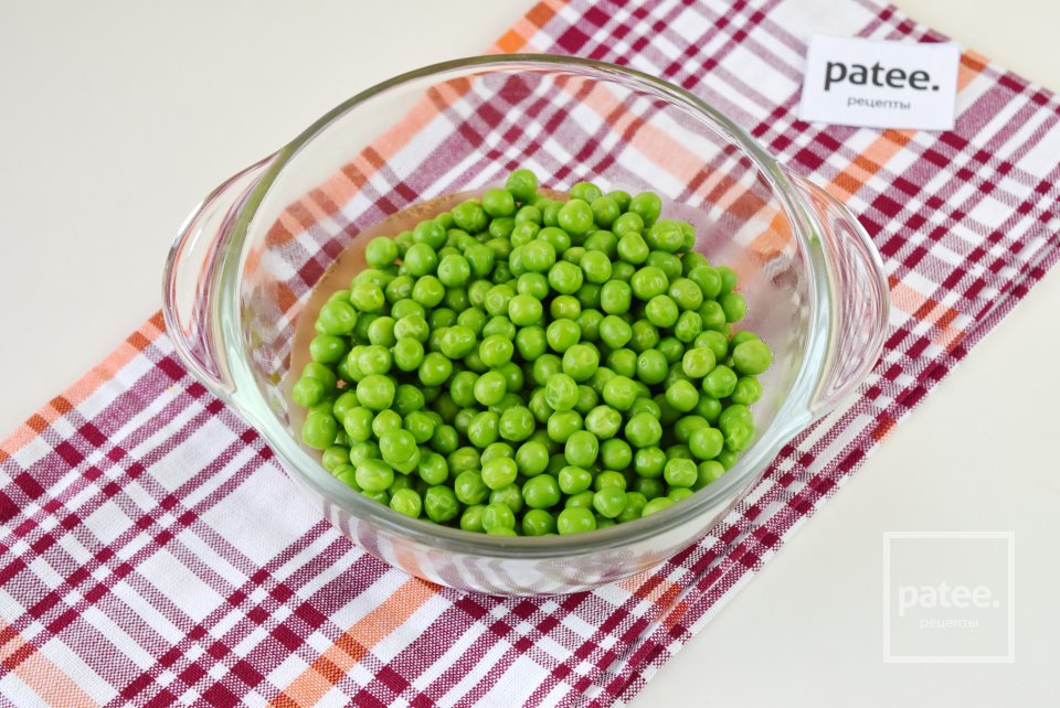 Салат из зеленого горошка с беконом и сыром - Шаг 2