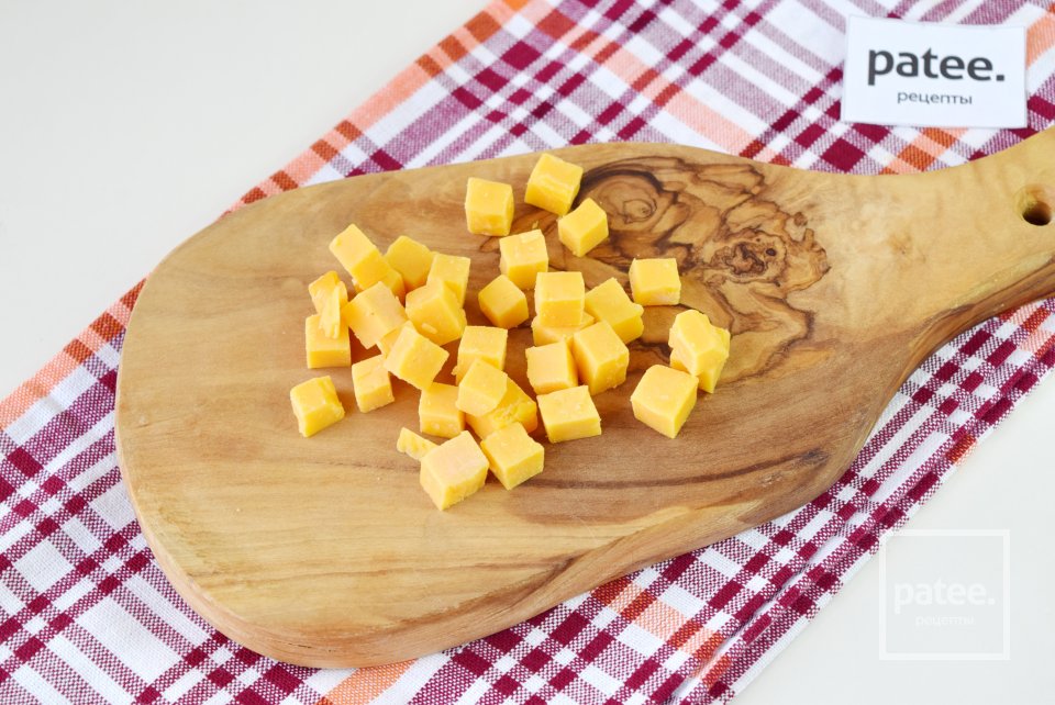 Салат из зеленого горошка с беконом и сыром - Шаг 3