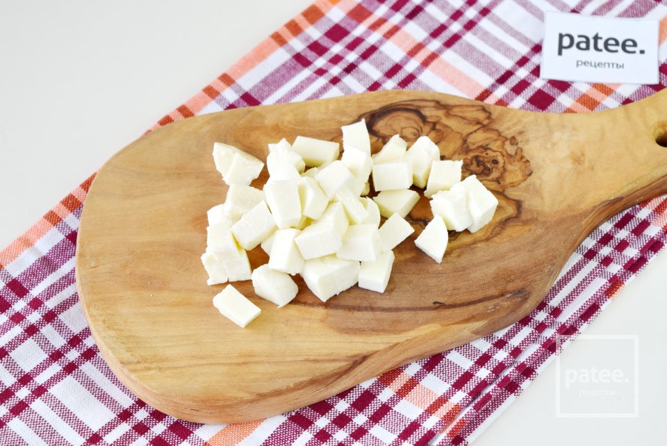 Салат из зеленого горошка с беконом и сыром - Шаг 5