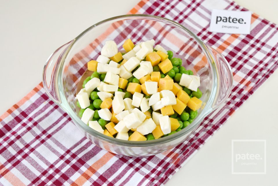 Салат из зеленого горошка с беконом и сыром - Шаг 6