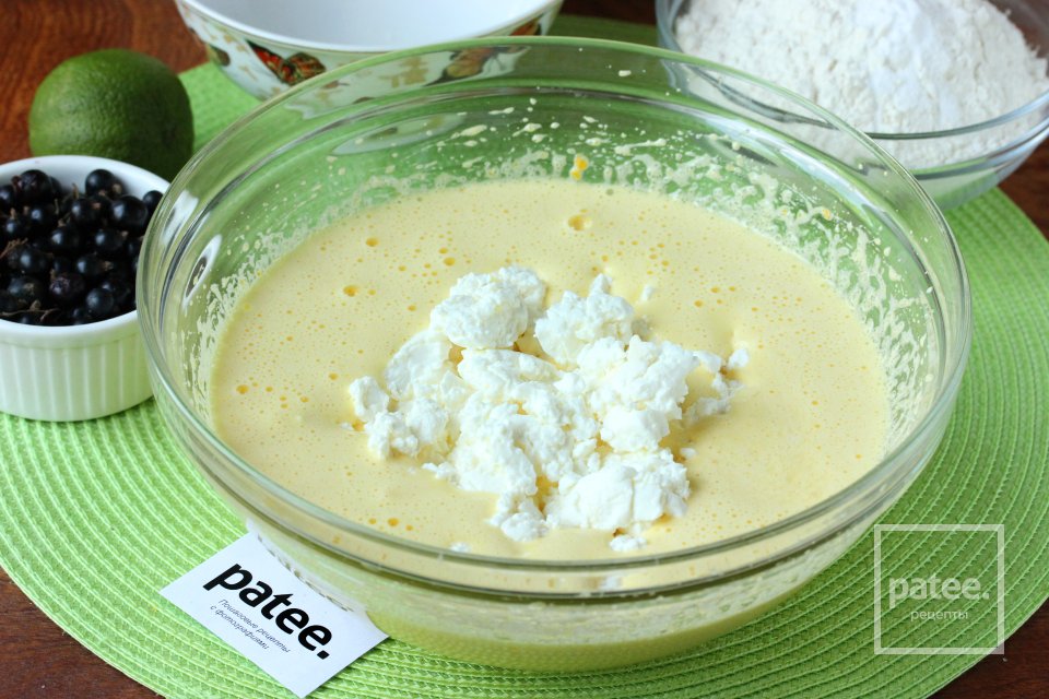 Кексы с творогом, лаймом и чёрной смородиной - Шаг 5