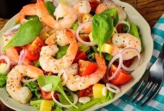 Овощной салат с креветками