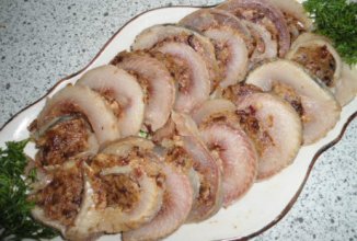 Рулетики из селедки с черносливом