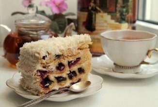 Торт вишня в снегу