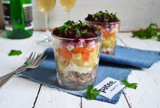 Салат селедка под шубой с яблоками