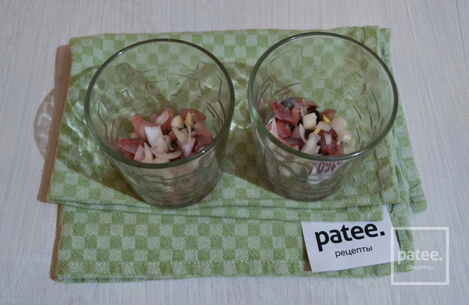 Салат селедка под шубой с яблоками - Шаг 9
