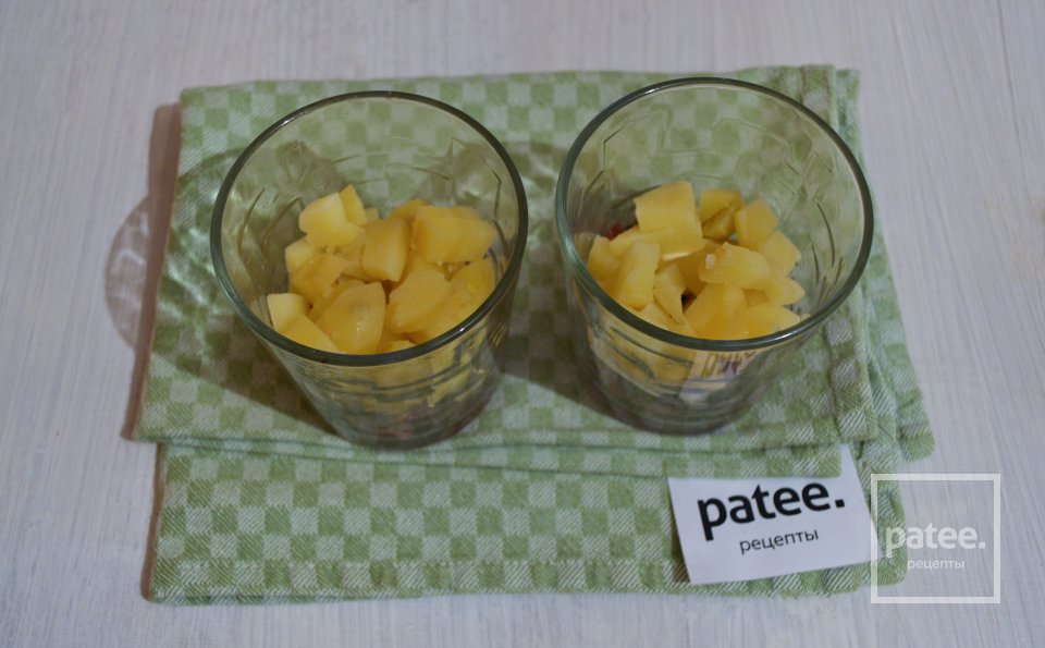 Салат селедка под шубой с яблоками - Шаг 10