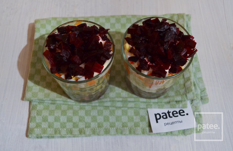 Салат селедка под шубой с яблоками - Шаг 12