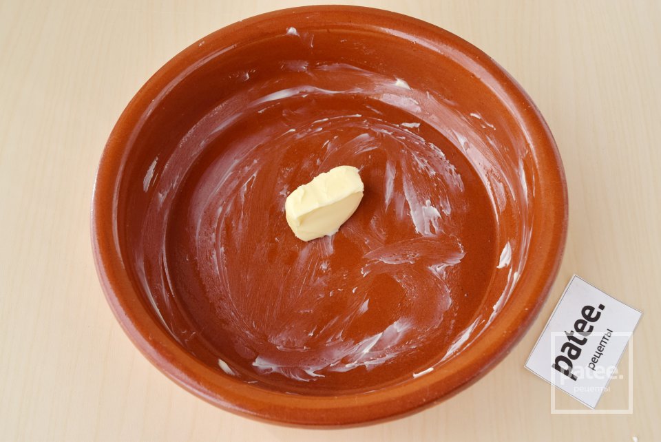 Брынза, запеченная с овощами и яйцами - Шаг 4