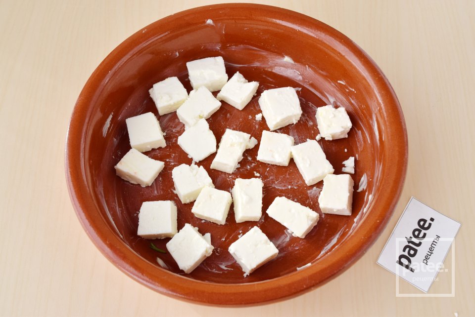 Брынза, запеченная с овощами и яйцами - Шаг 6