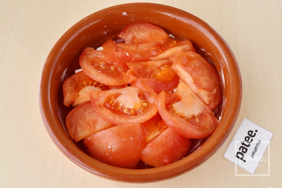 Брынза, запеченная с овощами и яйцами - Шаг 9