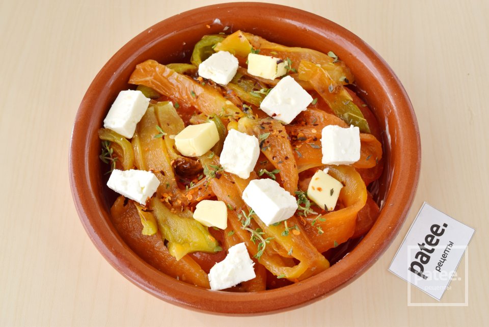 Брынза, запеченная с овощами и яйцами - Шаг 11