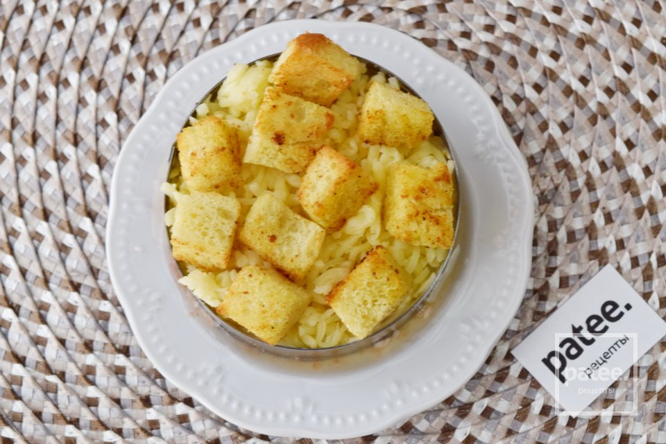 Салат с крабовыми палочками, помидором и сыром - Шаг 14