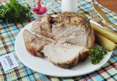 Корейка на косточке запеченная с сухими травами