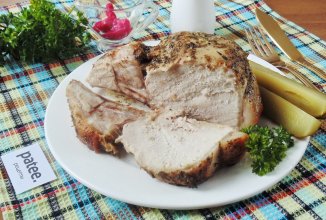 Корейка на косточке запеченная с сухими травами