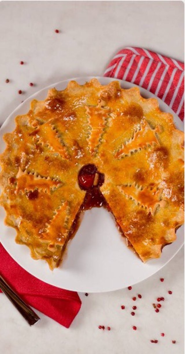 Пирог с красной капустой и яблоком