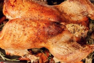 Сочная запеченная индейка.