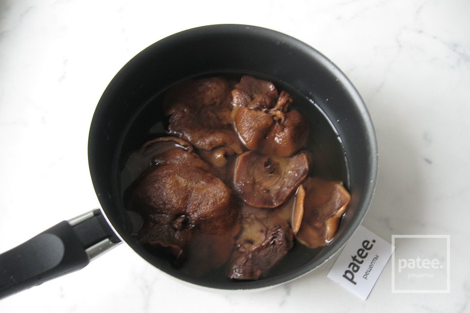 Суп с сухими лесными грибами и лапшой - Шаг 3