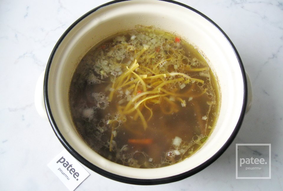 Суп с сухими лесными грибами и лапшой - Шаг 11