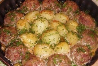 Котлетки с картошкой в сметанно-томатном соусе