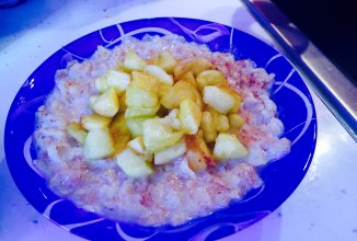 Каша с карамелизированными яблоками