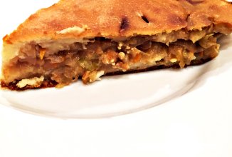 Нежный пирог с капустой, яйцом и сыром