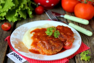 Биточки с подливкой