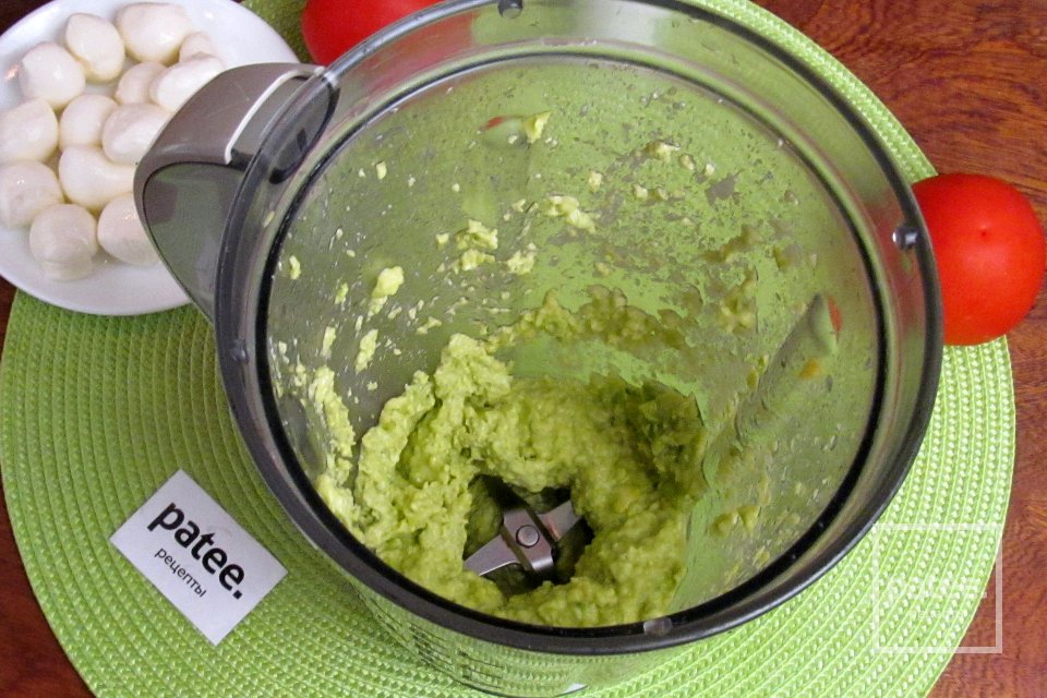 Салат с авокадо, сыром и помидорами - Шаг 4