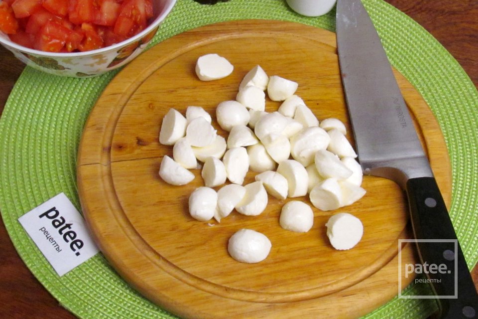 Салат с авокадо, сыром и помидорами - Шаг 6