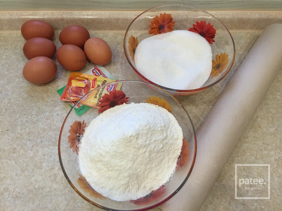 Бисквитный торт с итальянской меренгой, сливочным сыром и карамелью - Шаг 1