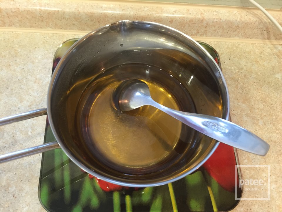 Бисквитный торт с итальянской меренгой, сливочным сыром и карамелью - Шаг 3