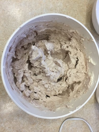 Бисквитный торт с итальянской меренгой, сливочным сыром и карамелью - Шаг 4