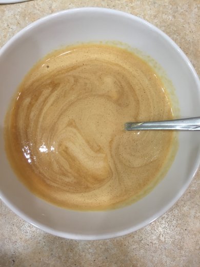 Бисквитный торт с итальянской меренгой, сливочным сыром и карамелью - Шаг 8