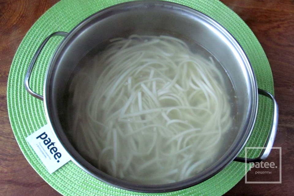 Лапша удон со свининой в соусе - Шаг 12