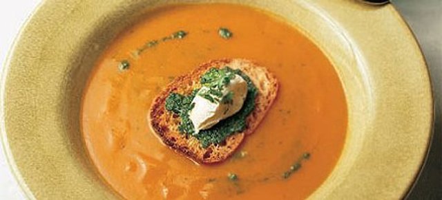 Морковный суп с Bruschetta и соусом песто