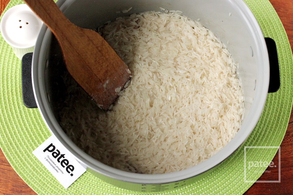 Рецепт риса на сливочном масле. Сливочный рис. Рис в сливках рецепт. Сливочный рис с мясом. Рис на сковороде рассыпчатый на сливочном масле.