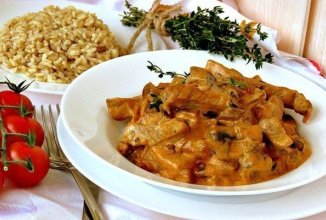 Свинина по-строгановски с грибами