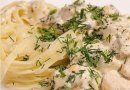 Куриное филе с грибами в соусе